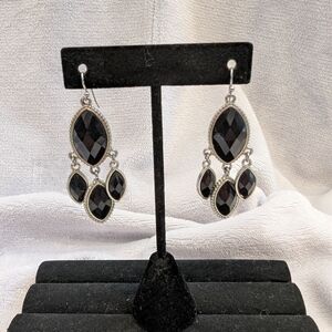 ❄️❄️ 5/$20❄️❄️ Black and Silver Tone Dangle Pierced Earrings